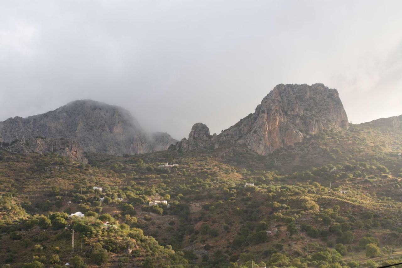 Lagar Del Chorro Junto Caminito Del Rey Piscina Y Baloncesto Apartment Exterior foto